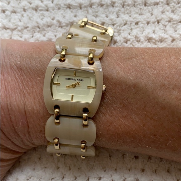 Michael Kors bangle watch in cream/gold - Picture 2 of 3